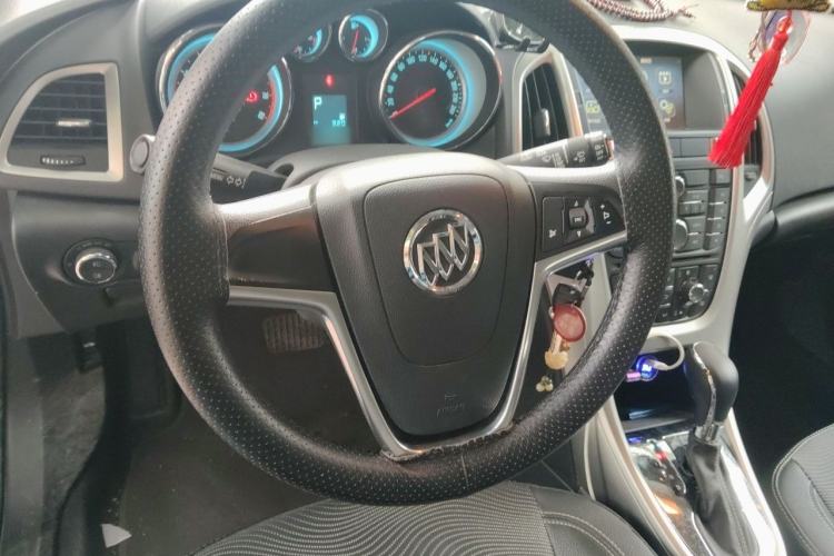 Used Buick GT 2014 XT 1.6L Automatic Comfort Edition Steering Wheel