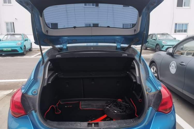 Used Buick GT 2014 XT 1.6L Automatic Fashion Edition Trunk