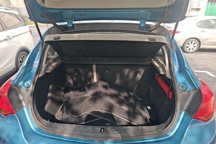 Used Buick GT 2014 XT 1.6L Manual Entry-Level Model Trunk