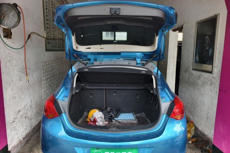 Used Buick GT 2014 XT 1.6L Automatic Fashion Edition Trunk