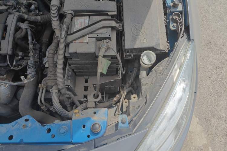 Used Buick GT 2014 XT 1.6L Automatic Fashion Edition Engine Bay Left