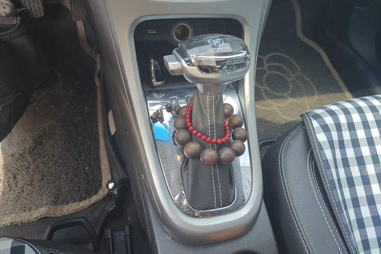 Used Buick GT 2014 XT 1.6L Automatic Fashion Edition Gear Lever