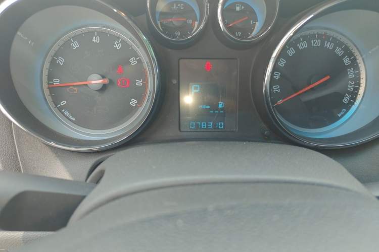 Used Buick GT 2014 XT 1.6L Automatic Fashion Edition Odometer Close Up