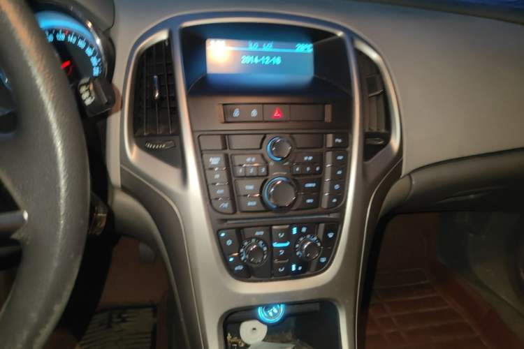 Used Buick GT 2014 XT 1.6L Manual Entry-Level Model Audio And AC Panel