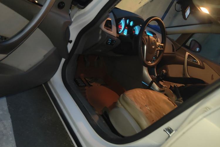 Used Buick GT 2014 XT 1.6L Manual Entry-Level Model Driver Seat