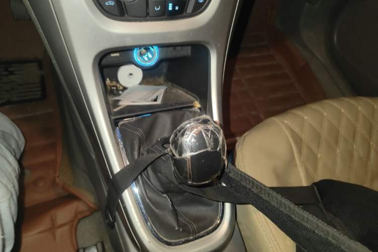 Used Buick GT 2014 XT 1.6L Manual Entry-Level Model Gear Lever
