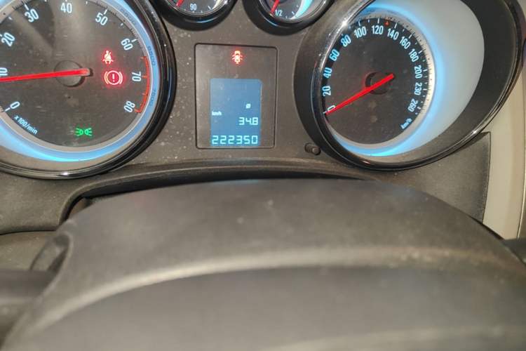 Used Buick GT 2014 XT 1.6L Manual Entry-Level Model Odometer Close Up