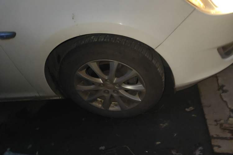 Used Buick GT 2014 XT 1.6L Manual Entry-Level Model Right Front Wheel Hub