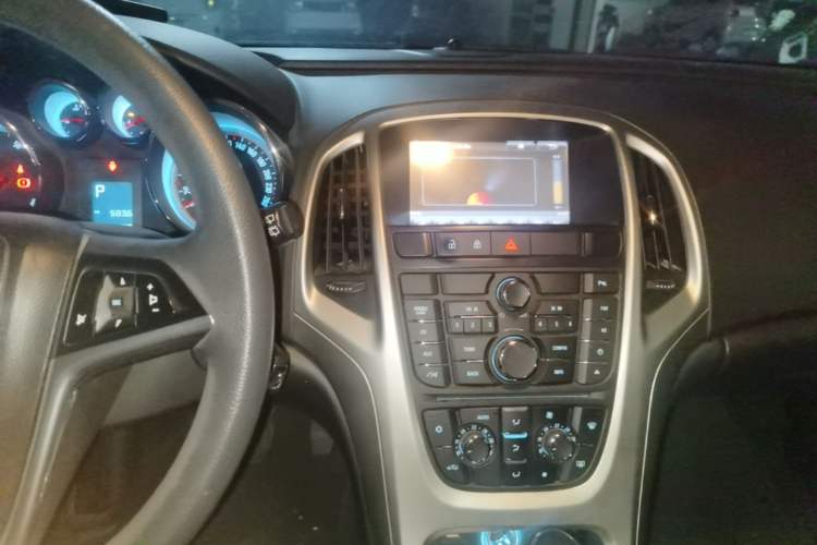 Used Buick GT 2014 XT 1.6L Automatic Fashion Edition Audio And AC Panel