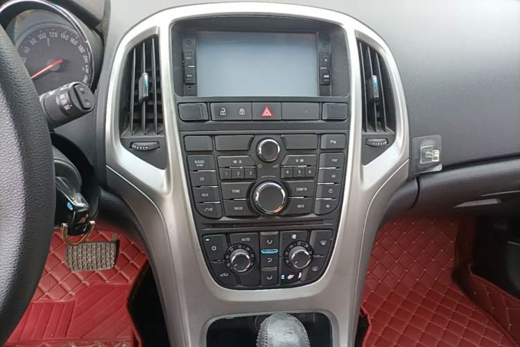Used Buick GT 2014 XT 1.6L Automatic Fashion Edition Audio And AC Panel