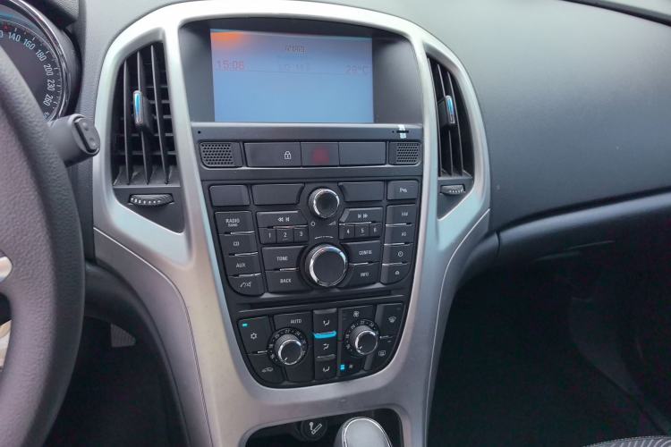 Used Buick GT 2014 XT 1.6L Automatic Fashion Edition Audio And AC Panel