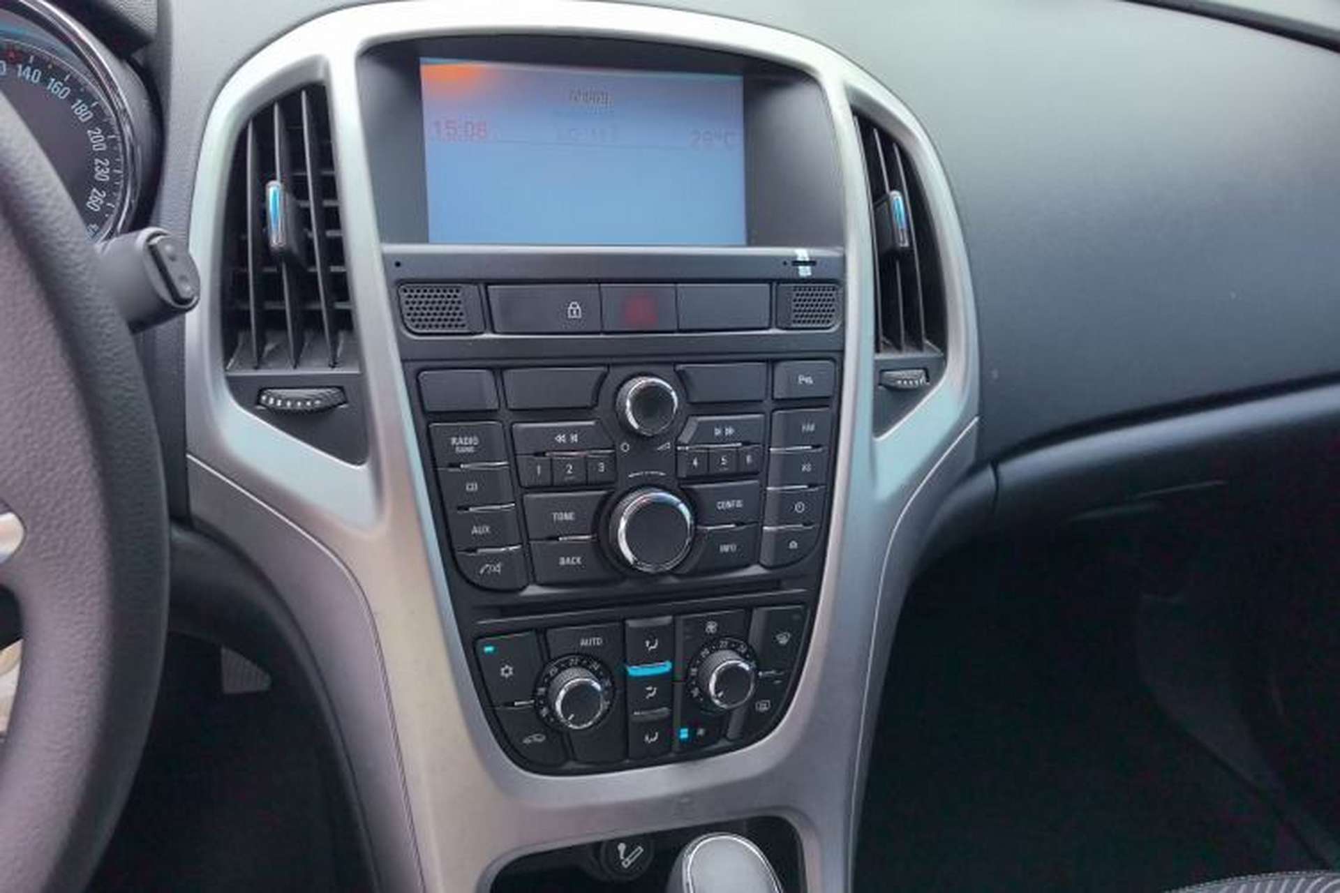 Used Buick GT 2014 XT 1.6L Automatic Fashion Edition Audio And AC Panel