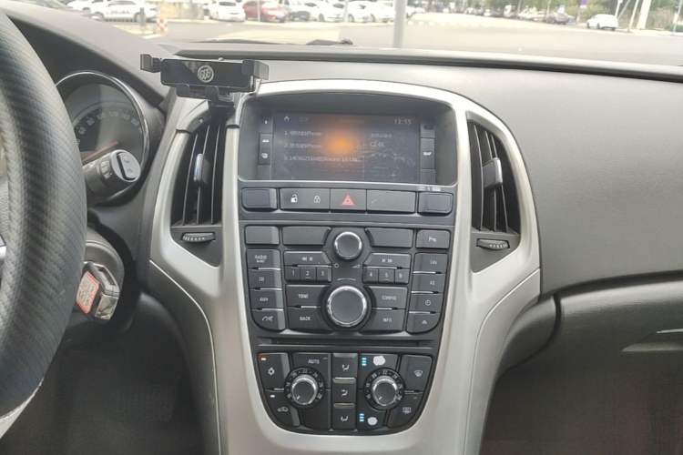 Used Buick GT 2014 XT 1.6L Automatic Fashion Edition Audio And AC Panel