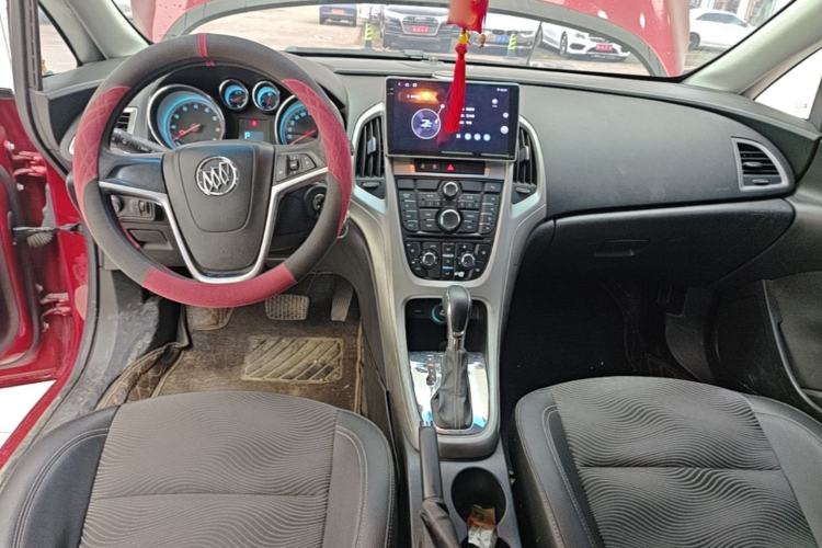 Used Buick GT 2014 XT 1.6L Automatic Fashion Edition Center Console
