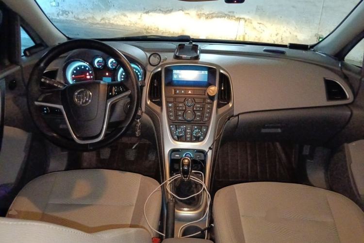 Used Buick GT 2014 XT 1.6L Manual Entry-Level Model Center Console