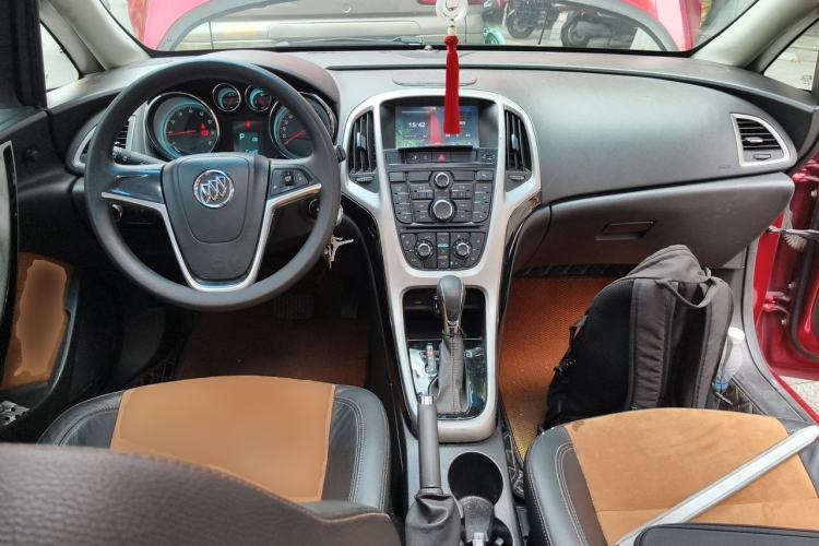 Used Buick GT 2014 XT 1.6L Automatic Fashion Edition Center Console