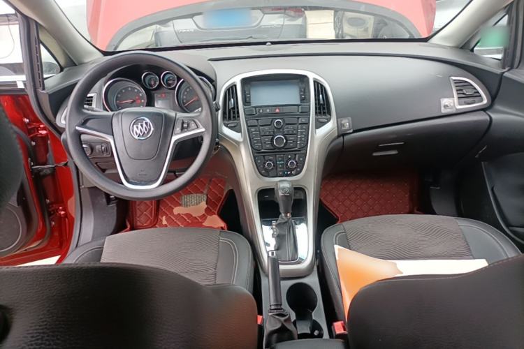 Used Buick GT 2014 XT 1.6L Automatic Fashion Edition Center Console