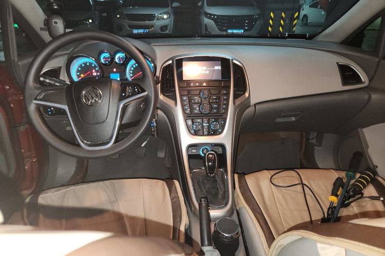 Used Buick GT 2014 XT 1.6L Manual Entry-Level Model Center Console