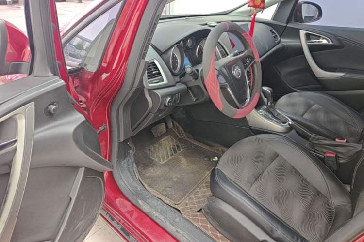 Used Buick GT 2014 XT 1.6L Automatic Fashion Edition Driver Seat