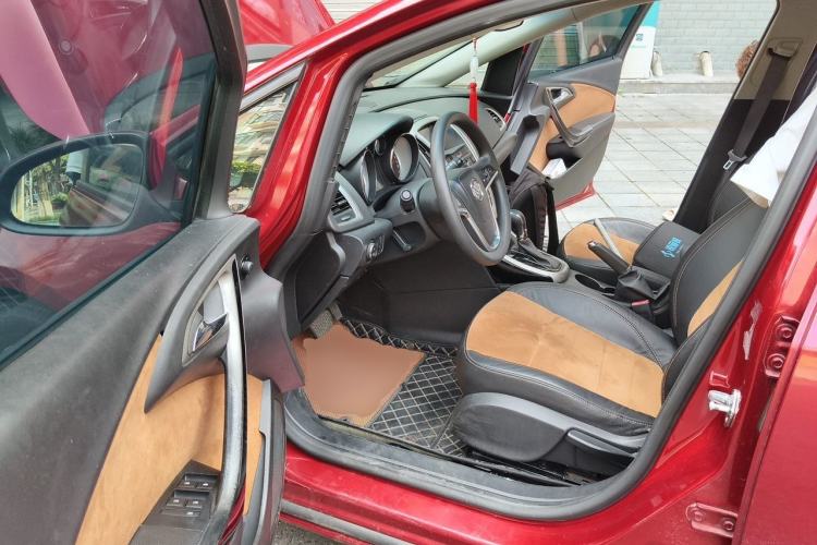 Used Buick GT 2014 XT 1.6L Automatic Fashion Edition Driver Seat