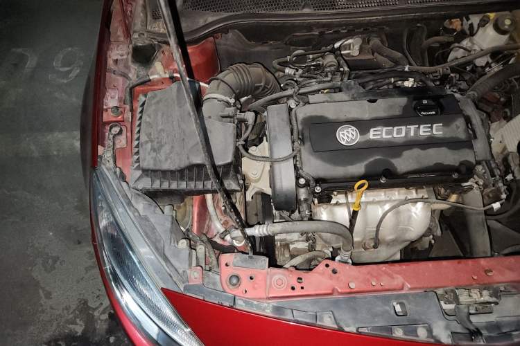 Used Buick GT 2014 XT 1.6L Manual Entry-Level Model Engine Bay Right