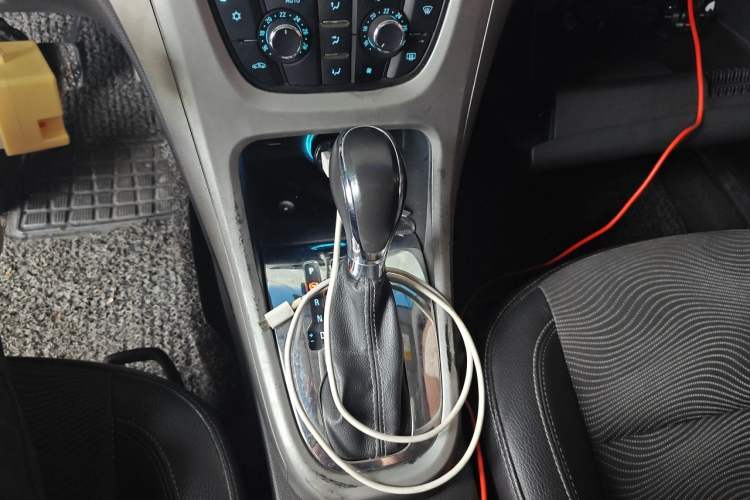 Used Buick GT 2014 XT 1.6L Automatic Fashion Edition Gear Lever