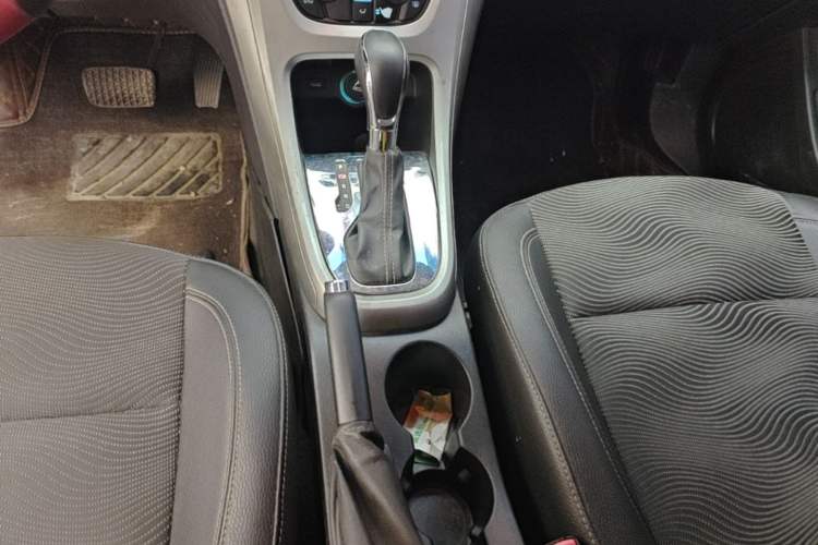 Used Buick GT 2014 XT 1.6L Automatic Fashion Edition Gear Lever