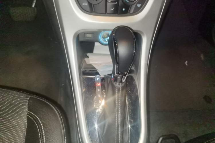 Used Buick GT 2014 XT 1.6L Automatic Fashion Edition Gear Lever