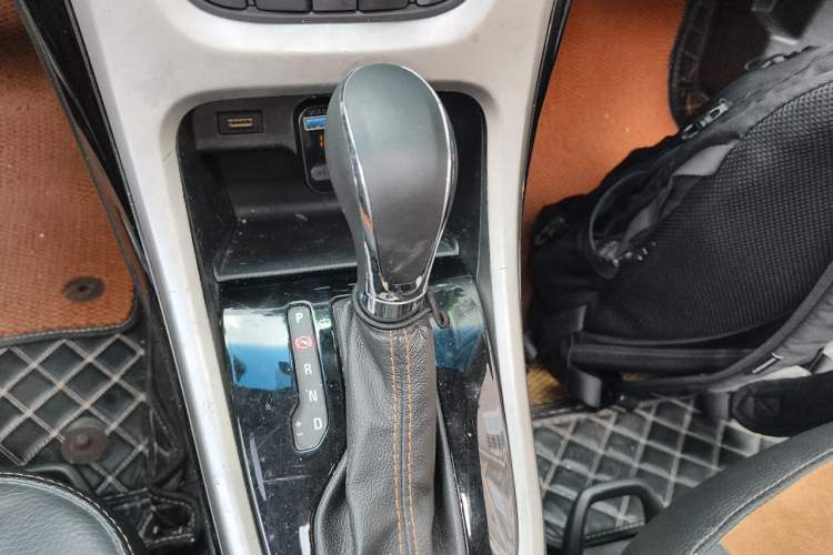 Used Buick GT 2014 XT 1.6L Automatic Fashion Edition Gear Lever