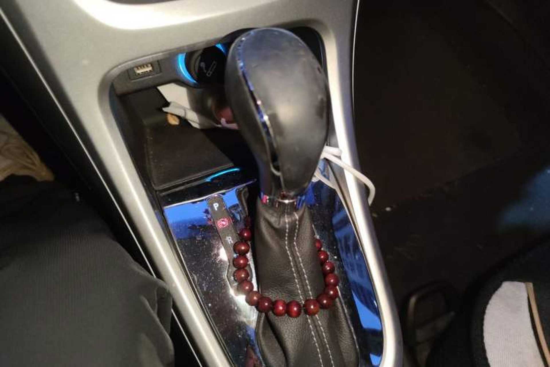 Used Buick GT 2014 XT 1.6L Automatic Fashion Edition Gear Lever