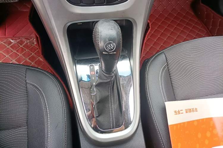 Used Buick GT 2014 XT 1.6L Automatic Fashion Edition Gear Lever