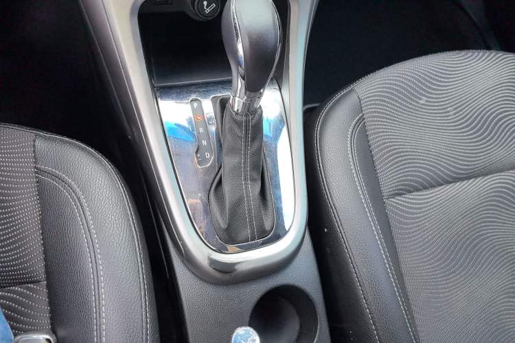 Used Buick GT 2014 XT 1.6L Automatic Fashion Edition Gear Lever