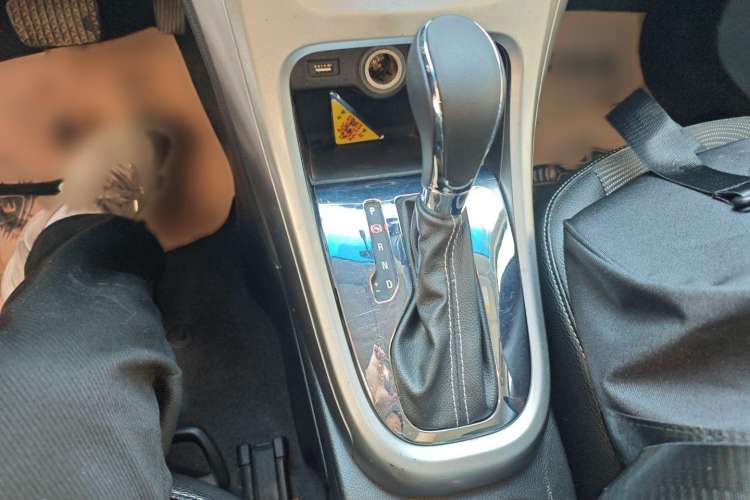 Used Buick GT 2014 XT 1.6L Automatic Fashion Edition Gear Lever