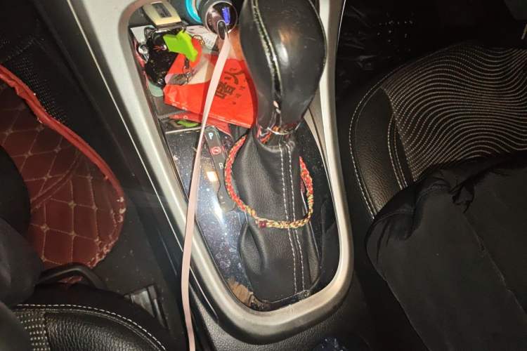 Used Buick GT 2014 XT 1.6L Automatic Fashion Edition Gear Lever