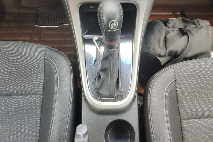 Used Buick GT 2014 XT 1.6L Automatic Fashion Edition Gear Lever