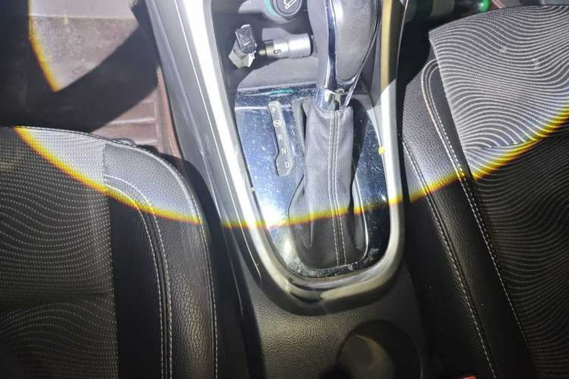 Used Buick GT 2014 XT 1.6L Automatic Fashion Edition Gear Lever