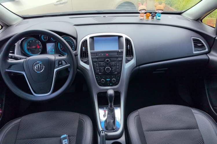 Used Buick GT 2014 XT 1.6L Automatic Fashion Edition Interior 12