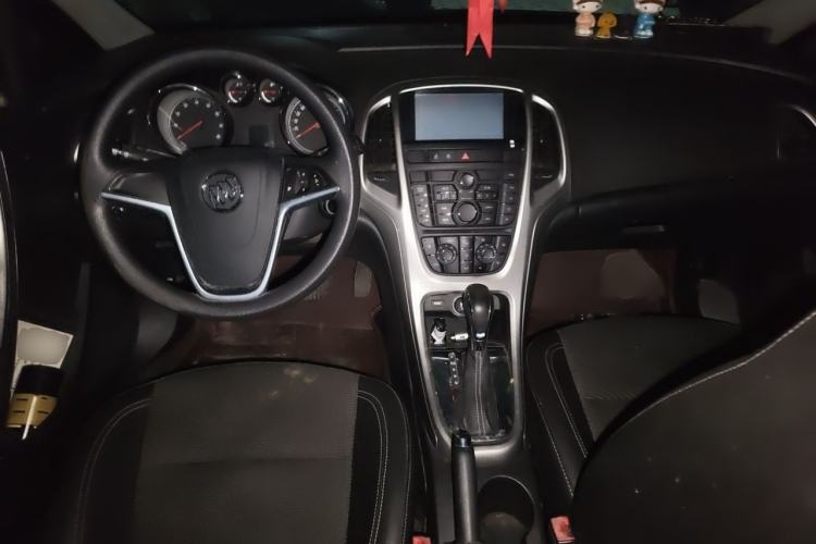 Used Buick GT 2014 XT 1.6L Automatic Fashion Edition Interior 2