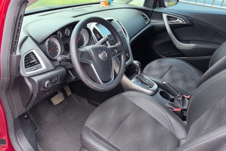 Used Buick GT 2014 XT 1.6L Automatic Fashion Edition Interior 2