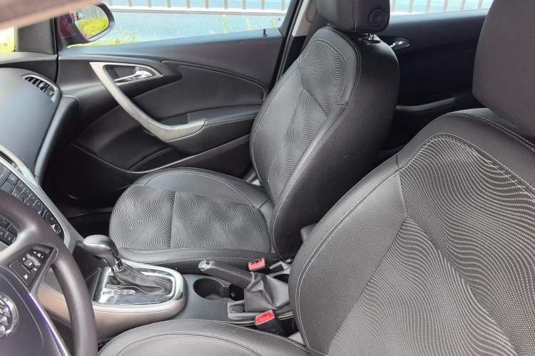 Used Buick GT 2014 XT 1.6L Automatic Fashion Edition Interior 3