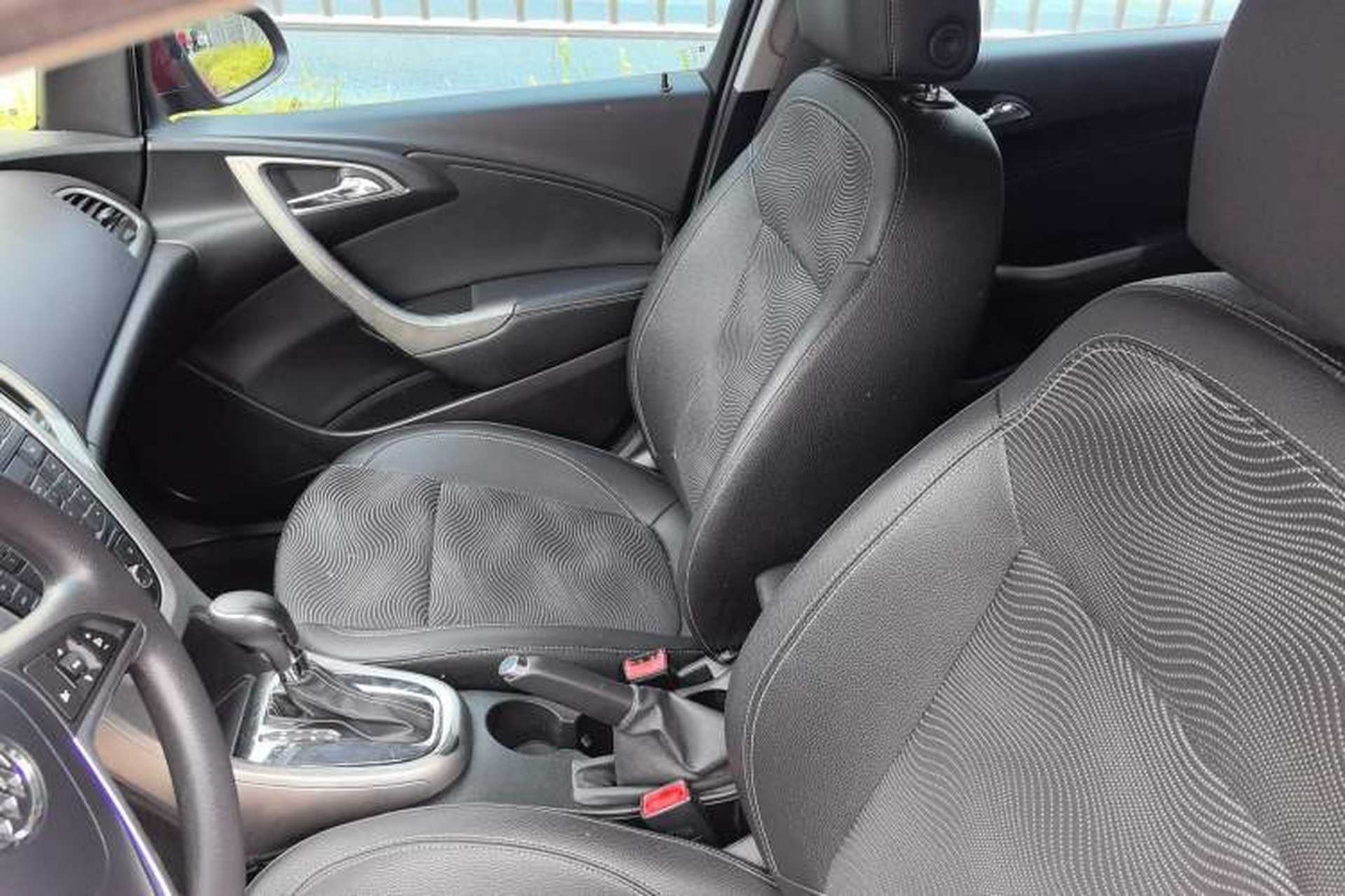 Used Buick GT 2014 XT 1.6L Automatic Fashion Edition Interior 3