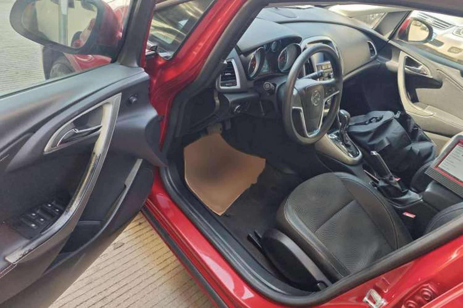 Used Buick GT 2014 XT 1.6L Automatic Fashion Edition Interior 3