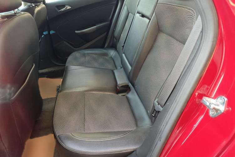 Used Buick GT 2014 XT 1.6L Automatic Fashion Edition Interior 4