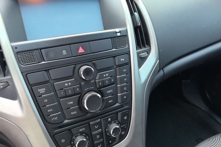 Used Buick GT 2014 XT 1.6L Automatic Fashion Edition Interior 7