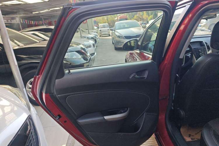 Used Buick GT 2014 XT 1.6L Automatic Fashion Edition Interior 8