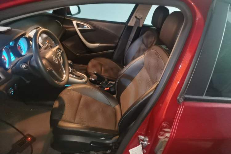 Used Buick GT 2014 XT 1.6L Automatic Fashion Edition Left Front Seat