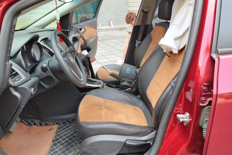 Used Buick GT 2014 XT 1.6L Automatic Fashion Edition Left Front Seat