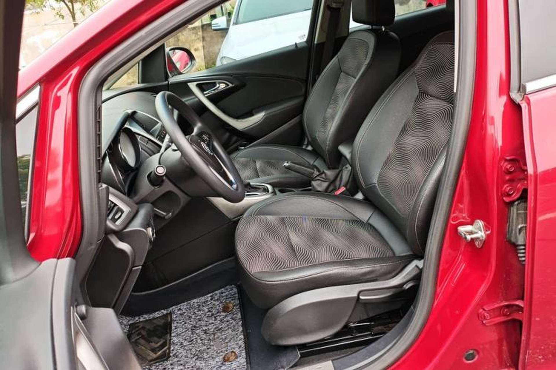 Used Buick GT 2014 XT 1.6L Automatic Fashion Edition Left Front Seat