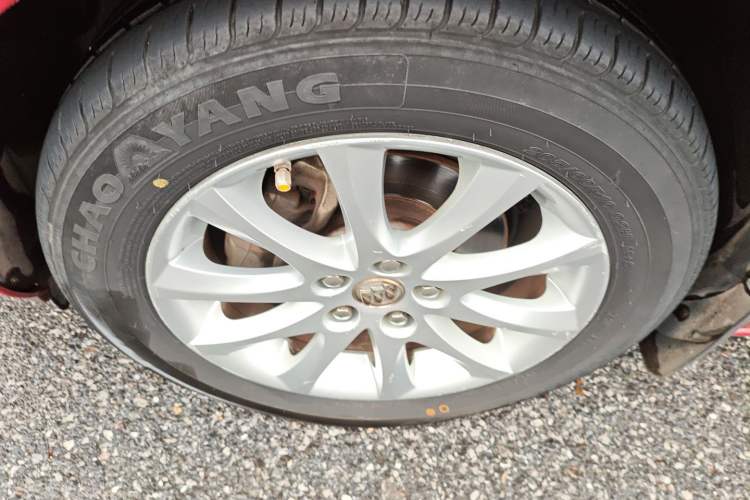 Used Buick GT 2014 XT 1.6L Automatic Fashion Edition Left Front Wheel Hub