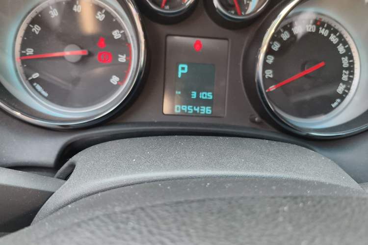 Used Buick GT 2014 XT 1.6L Automatic Fashion Edition Odometer Close Up